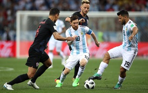 Argentina thua bạc nhược, Lionel Messi có đáng bị ném đá?