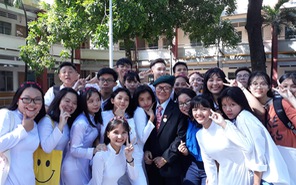 "Vị khách đặc biệt" trong ngày khai giảng của teen THPT Tam Phú (Q.Thủ Đức)
