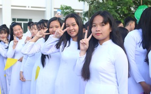 Teen THPT Năng khiếu Thể dục thể thao huyện Bình Chánh rạng rỡ đón chào mùa khai trường lần thứ hai