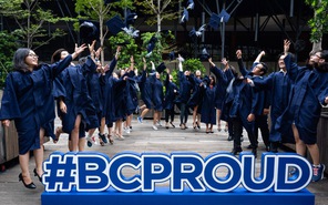 Sinh viên Broward College Vietnam được truyền cảm hứng trong ngày tốt nghiệp