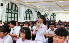 Xúc động chương trình giao lưu hai thế hệ cựu học sinh Trường Nguyễn Đình Chiểu