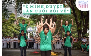 "Hậu trường" muôn màu cảm xúc xảy ra...trong mùa flashmob