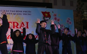 Sắc màu Xuân yêu thương của teen trường THPT chuyên Quang Trung
