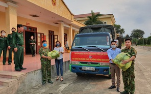 Huyện Đoàn Yên Minh (Hà Giang) tặng rau xanh cho điểm cách ly tập trung