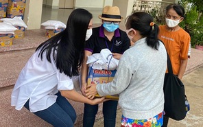 Á hậu Kim Duyên ủng hộ 1 tấn gạo giúp người khiếm thị tại Tây Ninh