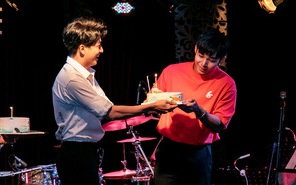 Quang Trung & Ngô Kiến Huy bất ngờ đột kích showcase của Jun Phạm