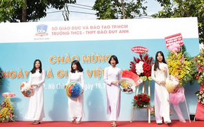 Nữ sinh trường THCS - THPT Đào Duy Anh xinh xắn trình diễn áo dài và nón lá