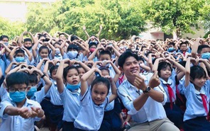 Nguyễn Văn Chung tạo hứng thú âm nhạc cho các bé qua "Bộ thẻ nhạc thiếu nhi"