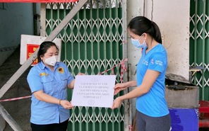 Hoa hậu Tiểu Vy, á hậu Phương Anh tặng 50 tấn gạo cho công nhân nghèo