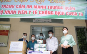 Hội Nhà báo TP.HCM tặng quà y bác sĩ tuyến đầu chống dịch Covid-19