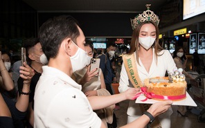 Ba ruột Hoa hậu Thùy Tiên mang bánh bông lan trứng muối ra tận sân bay đón con gái