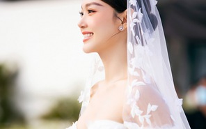 Cô dâu Minh Hằng đẹp rạng rỡ trong ngày trọng đại