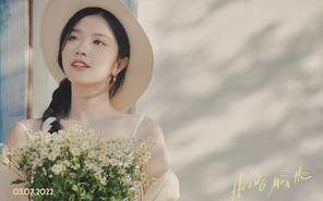 Suni Hạ Linh cover một đoạn ca khúc Vào hạ, chia sẻ về dự án Hương mùa hè