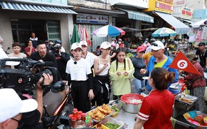 Bản tin TV Show ngày 23/7: Huỳnh Lập làm phụ bếp, Lynk Lee bội thực, Gương mặt điện ảnh đến vòng bán kết