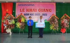 Bí thư Trung ương Đoàn Nguyễn Minh Triết dự lễ khai giảng tại trường THPT Lai Vung 3 (Đồng Tháp)