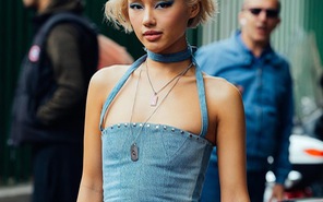 Khánh Linh ủng hộ thời trang bền vững bằng cách mặc đồ tái chế tại Milan Fashion Week