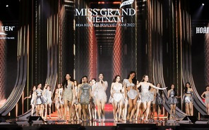 “Đặc sản” Miss Grand Vietnam - những màn hô tên "độc lạ" trong đêm chung khảo