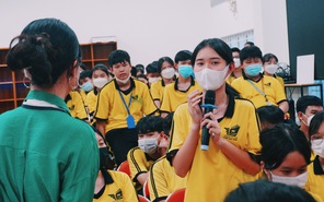 Học sinh thích thú tham gia “Gặp gỡ khoa học” để tìm hiểu về bệnh truyền nhiễm