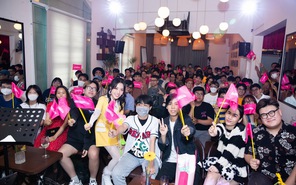 Fan đến chật cứng tiệc nghe trước album của Phùng Khánh Linh
