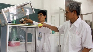 'Buồng' thí nghiệm hóa học mini