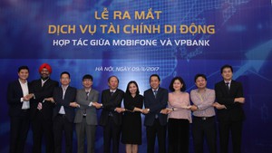 VPBank bắt tay MobiFone ra mắt sản phẩm tài chính di động