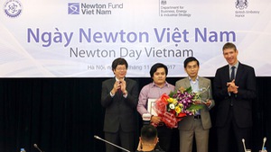 ĐH Duy Tân và Queen’s Belfast nhận Giải Newton Prize 2017 trị giá 200.000 bảng Anh