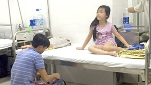 Trẻ bị rối loạn cảm xúc do học nhiều, ít vui chơi