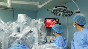 Phẫu thuật bằng robot cứu sản phụ mang thai song sinh