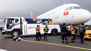 Tìm thấy 1 lốp máy bay Vietjet rơi ở sân bay Buôn Ma Thuột