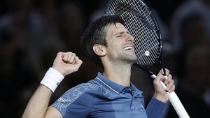 Thắng nghẹt thở Federer, Djokovic vào chung kết Paris Masters
