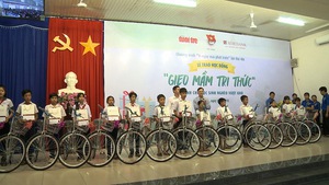 300 chiếc xe đạp đến với học sinh nghèo Tây Ninh