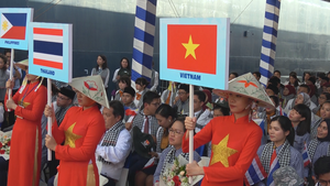 Tàu Thanh niên Đông Nam Á và Nhật Bản cập cảng Cát Lái TP.HCM