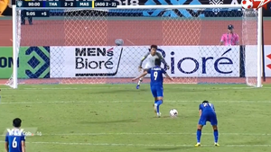 Cú đá penalty hỏng khiến Thái Lan mất vé vào chung kết