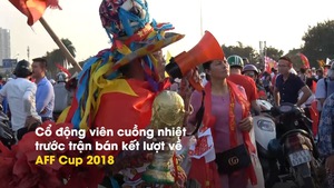 Cổ động viên cuồng nhiệt trước trận bán kết lượt về AFF Cup 2018