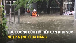 Lực lượng cứu hộ tiếp cận khu vực ngập nặng ở Đà Nẵng