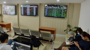 Cổ phiếu ngân hàng kéo thị trường chứng khoán đi xuống