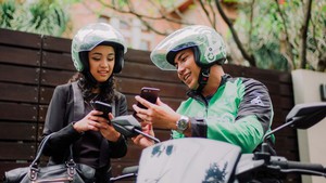 Grab thâu tóm Uber, Go-Jek sẽ thừa cơ thế chỗ?