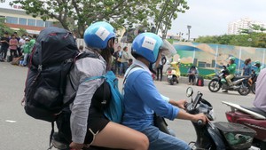 Sau thâu tóm, tài xế Uber bán xe, đối tác Grab bán tài khoản