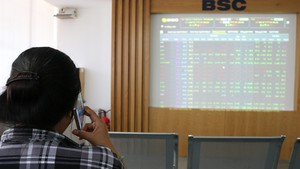 Trưa 10-4, chứng khoán đảo chiều, thị trường bốc hơi 20.000 tỉ