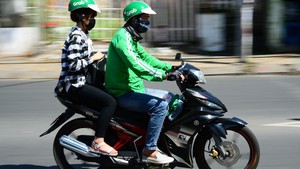 Grab thâu tóm Uber tại VN: Có thể phạt 10% doanh thu