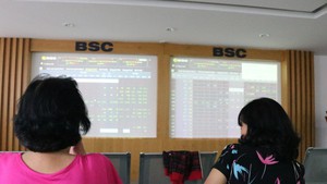 VN Index giảm 25,5 điểm, chứng khoán bốc hơi 76.400 tỉ đồng