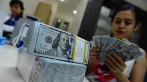 Giá USD bật tăng mạnh