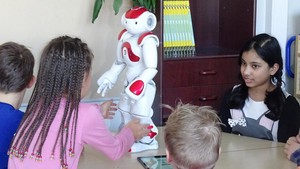 Tương lai robot sẽ dạy chính, thầy cô chỉ trợ giảng?