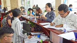 Thuế thu nhập 'siết' người làm công ăn lương
