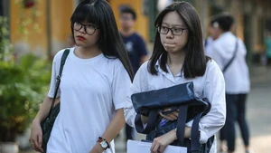 Ra đề 'an toàn', Hà Nội bị chê tụt hậu