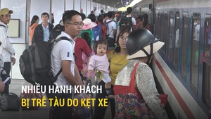 Mỗi ngày, hàng trăm hành khách bị trễ tàu tại Ga Sài Gòn do kẹt xe