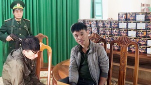 Phát hiện hai người đàn ông đưa 137 kg pháo từ Lào về Việt Nam