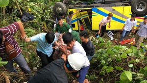 Tin nóng 24G ngày 8-1: Xe chở sinh viên Kiên Giang lao xuống vực ở đèo Hải Vân