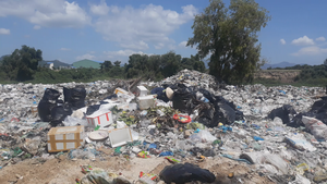 Người dân khốn khổ vì sống cạnh bãi rác ô nhiễm