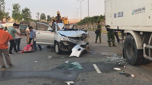 Ô tô 7 chỗ tông đuôi xe tải, tài xế tử vong tại chỗ, 4 người khác bị thương